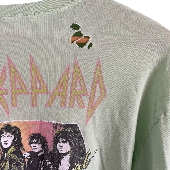 DAYDREAMER x REVOLVE Def Leppard Crop Long Sleeve Tee - Picture 5 of 8